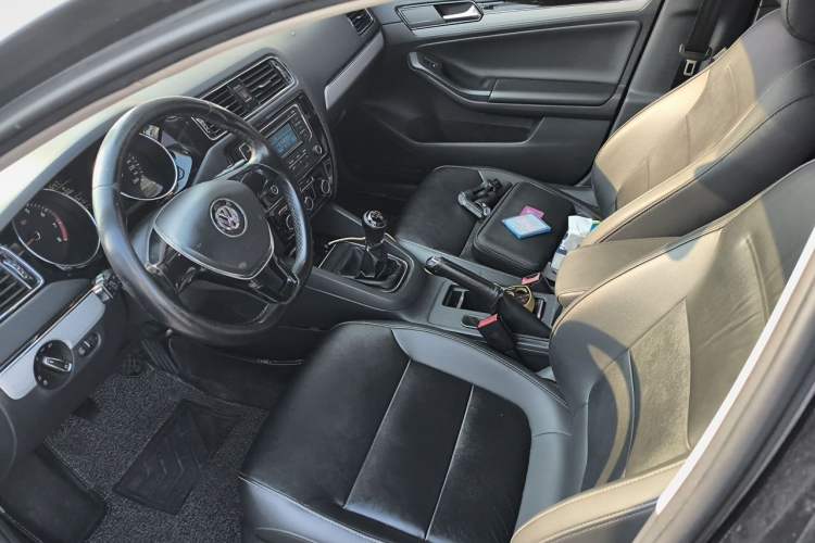 Used Volkswagen Sagitar 2015 1.6L Manual Comfort Model Left Front Seat