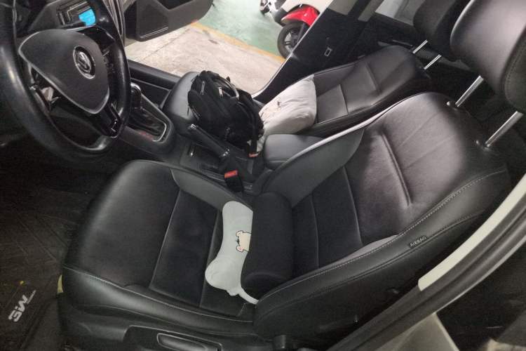 Used Volkswagen Sagitar 2015 1.6L Automatic Comfort Model Left Front Seat