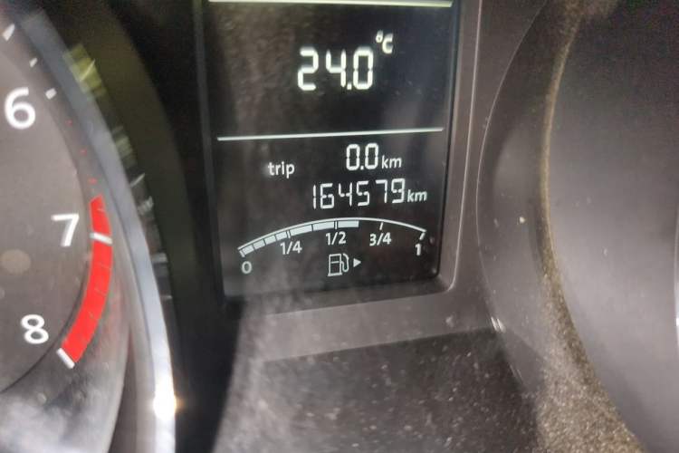 Used Volkswagen Sagitar 2015 1.6L Manual Comfort Model Odometer Close Up