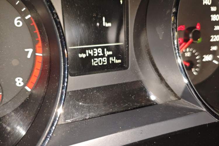 Used Volkswagen Sagitar 2015 230TSI Automatic Comfort Version Odometer Close Up
