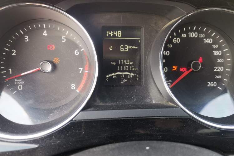 Used Volkswagen Sagitar 2015 1.6L Manual Comfort Model Odometer Close Up