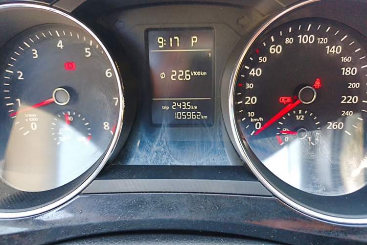Used Volkswagen Sagitar 2015 230TSI Automatic Comfort Version Odometer Close Up