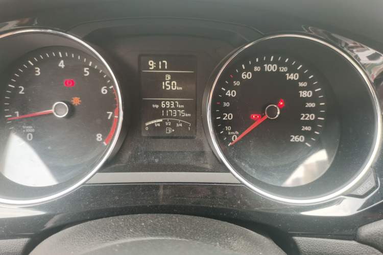 Used Volkswagen Sagitar 2015 1.6L Manual Comfort Model Odometer Close Up