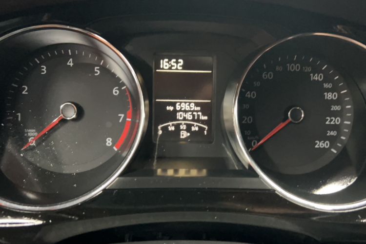 Used Volkswagen Sagitar 2015 1.6L Automatic Comfort Model Odometer Close Up