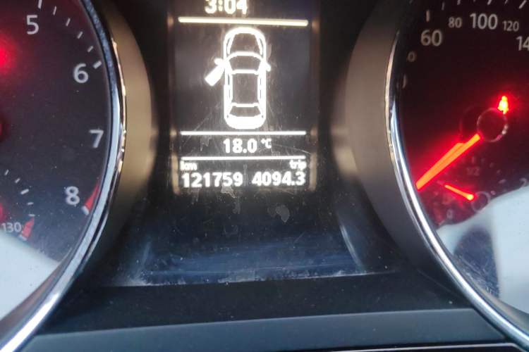 Used Volkswagen Sagitar 2015 230TSI Manual Luxury Edition Odometer Close Up
