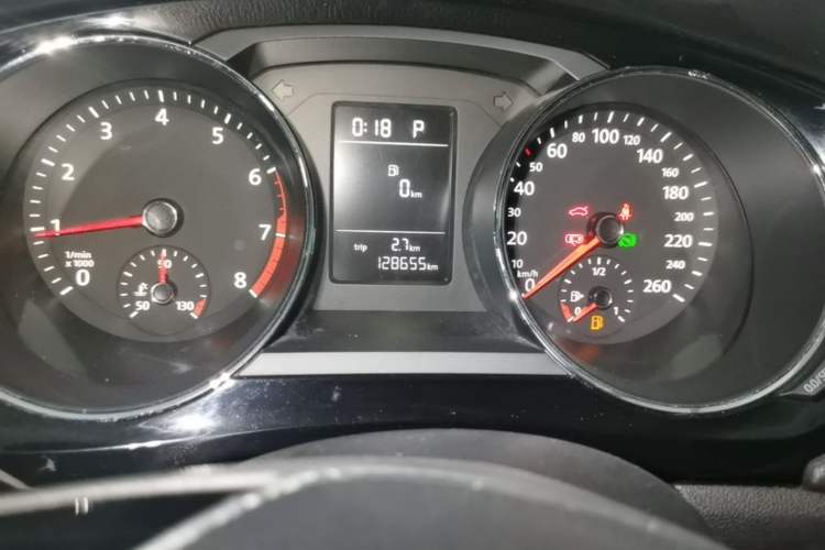 Used Volkswagen Sagitar 2015 230TSI Automatic Comfort Version Odometer Close Up