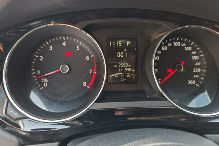 Used Volkswagen Sagitar 2015 1.6L Automatic Comfort Model Odometer Close Up