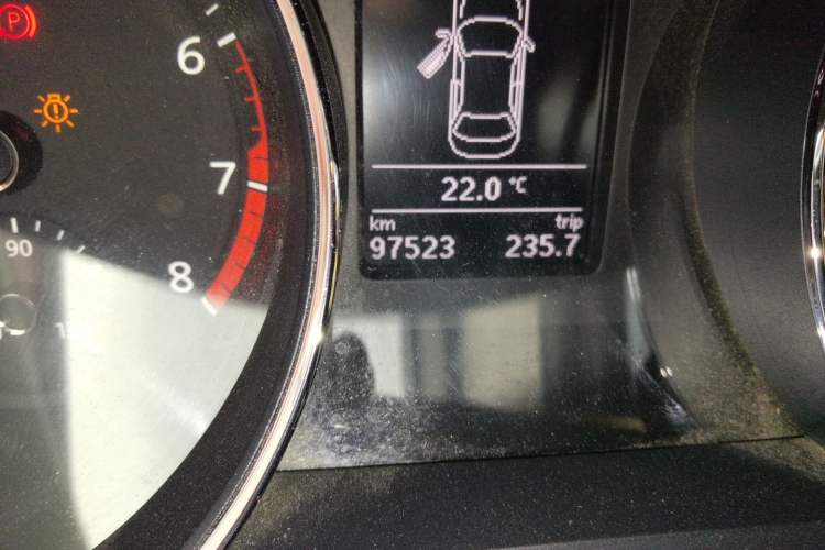Used Volkswagen Sagitar 2015 230TSI Automatic Luxury Model Odometer Close Up
