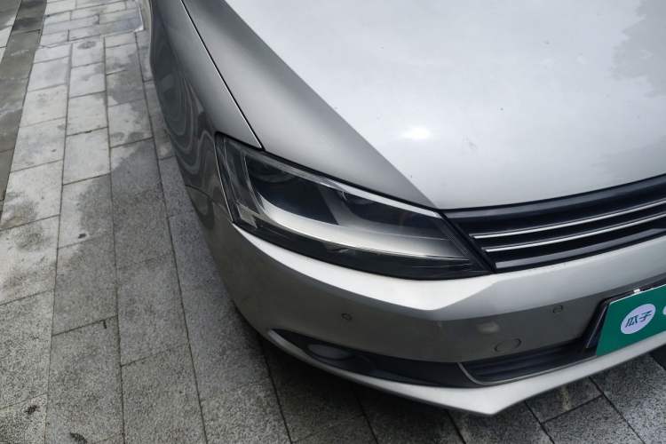 Used Volkswagen Sagitar 2015 230TSI Automatic Luxury Model Right Front Headlight