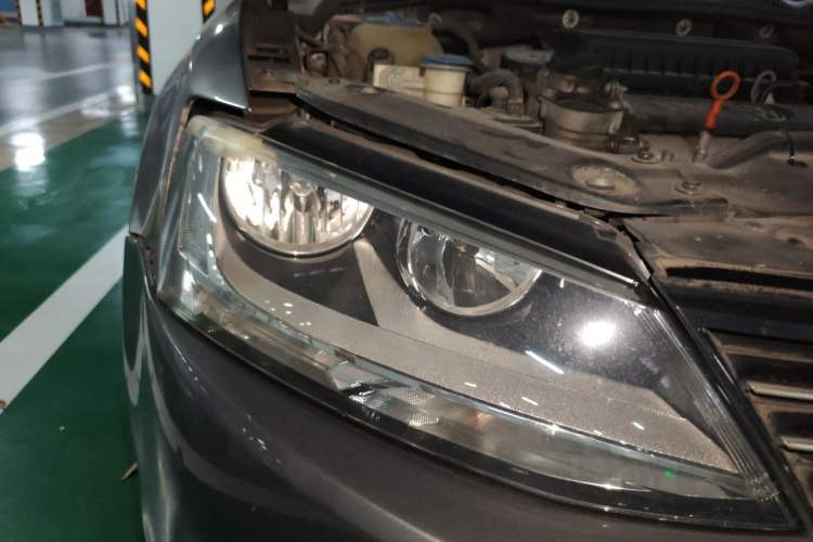 Used Volkswagen Sagitar 2015 1.6L Automatic Comfort Model Right Front Headlight
