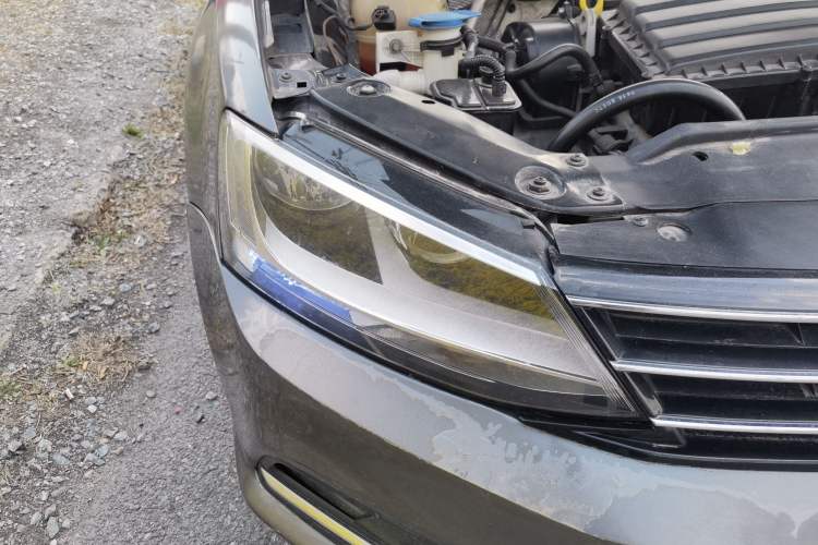 Used Volkswagen Sagitar 2015 1.6L Manual Comfort Model Right Front Headlight