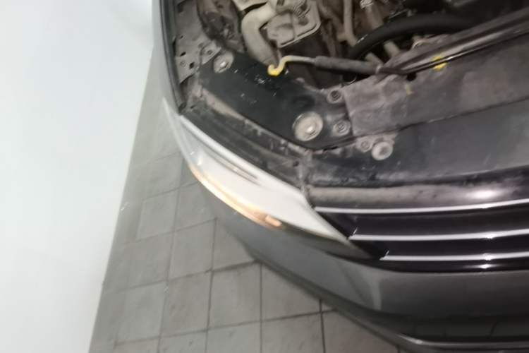 Used Volkswagen Sagitar 2015 230TSI Automatic Comfort Version Right Front Headlight
