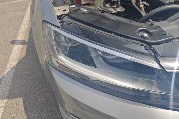 Used Volkswagen Sagitar 2015 230TSI Automatic Comfort Version Right Front Headlight