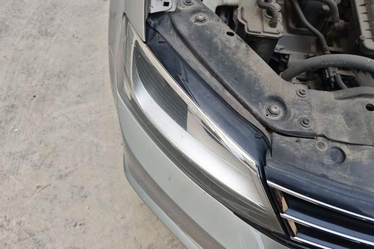 Used Volkswagen Sagitar 2015 1.6L Automatic Comfort Model Right Front Headlight