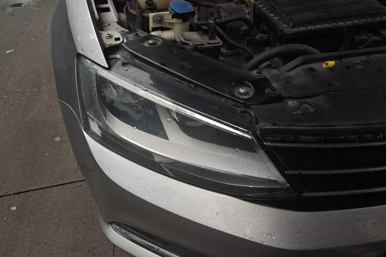 Used Volkswagen Sagitar 2015 1.6L Manual Comfort Model Right Front Headlight