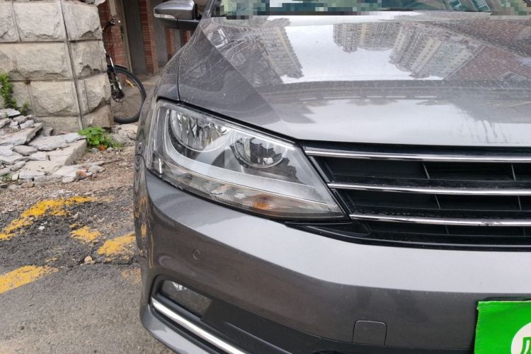 Used Volkswagen Sagitar 2015 230TSI Automatic Luxury Model Right Front Headlight