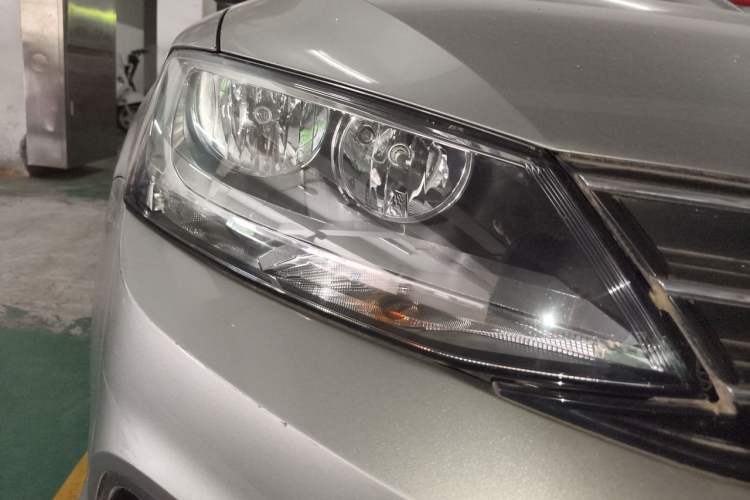 Used Volkswagen Sagitar 2015 1.6L Automatic Comfort Model Right Front Headlight