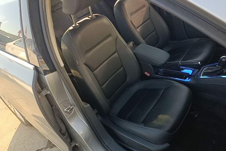 Used Volkswagen Sagitar 2015 1.6L Automatic Comfort Model Right Front Seat