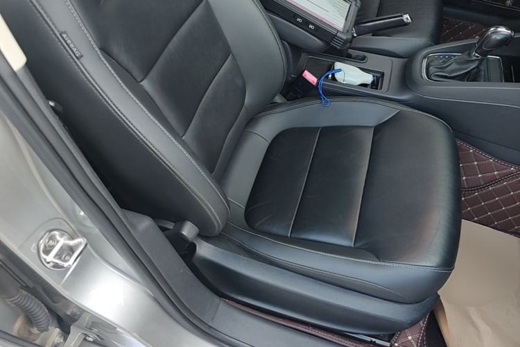 Used Volkswagen Sagitar 2015 1.6L Automatic Comfort Model Right Front Seat