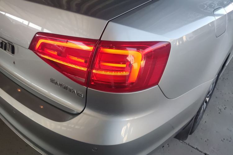 Used Volkswagen Sagitar 2015 230TSI Automatic Luxury Model Right Rear Taillight