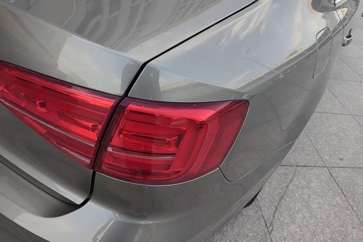 Used Volkswagen Sagitar 2015 1.6L Automatic Comfort Model Right Rear Taillight
