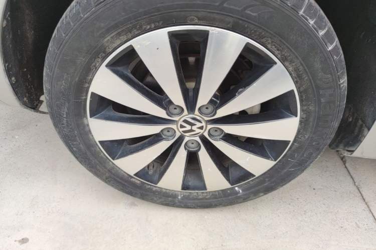 Used Volkswagen Sagitar 2015 230TSI Manual Luxury Edition Right Rear Wheel Hub