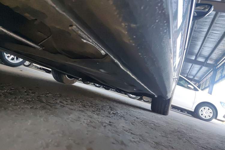 Used Volkswagen Sagitar 2015 230TSI Automatic Luxury Model Right Side Sill