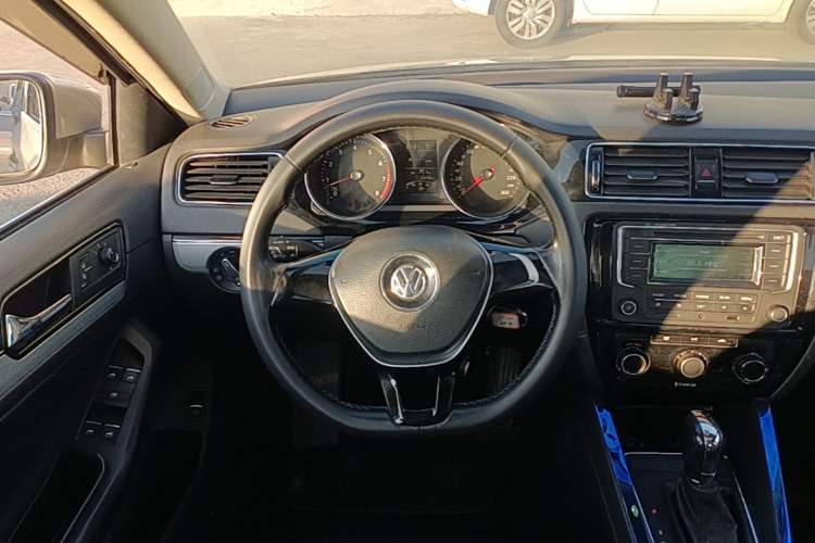 Used Volkswagen Sagitar 2015 1.6L Automatic Comfort Model Steering Wheel