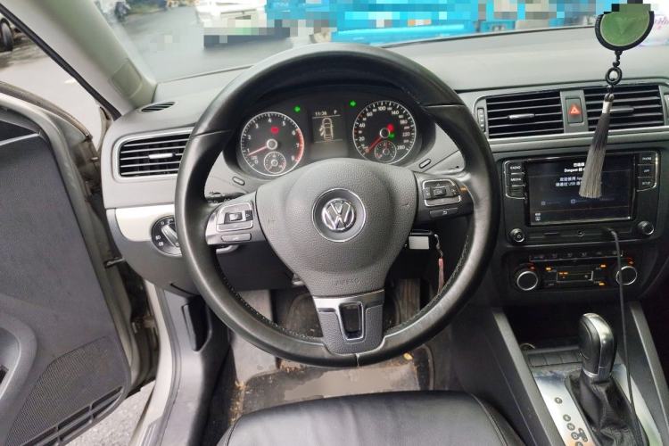 Used Volkswagen Sagitar 2015 230TSI Automatic Luxury Model Steering Wheel