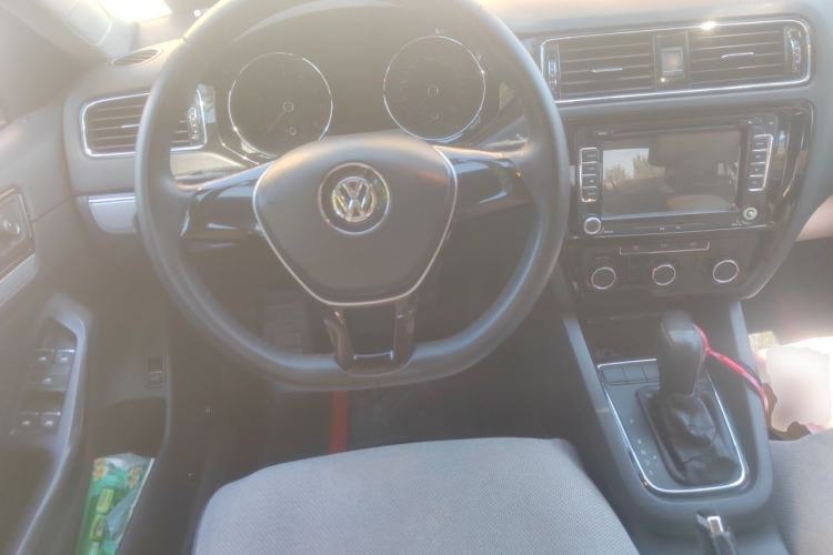 Used Volkswagen Sagitar 2015 230TSI Automatic Comfort Version Steering Wheel