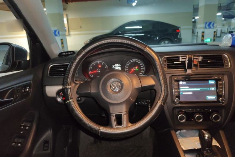 Used Volkswagen Sagitar 2015 1.6L Automatic Comfort Model Steering Wheel