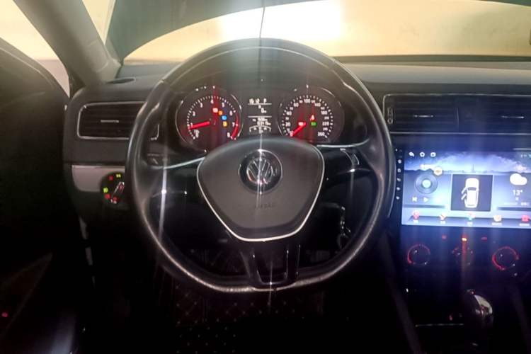 Used Volkswagen Sagitar 2015 1.6L Automatic Comfort Model Steering Wheel