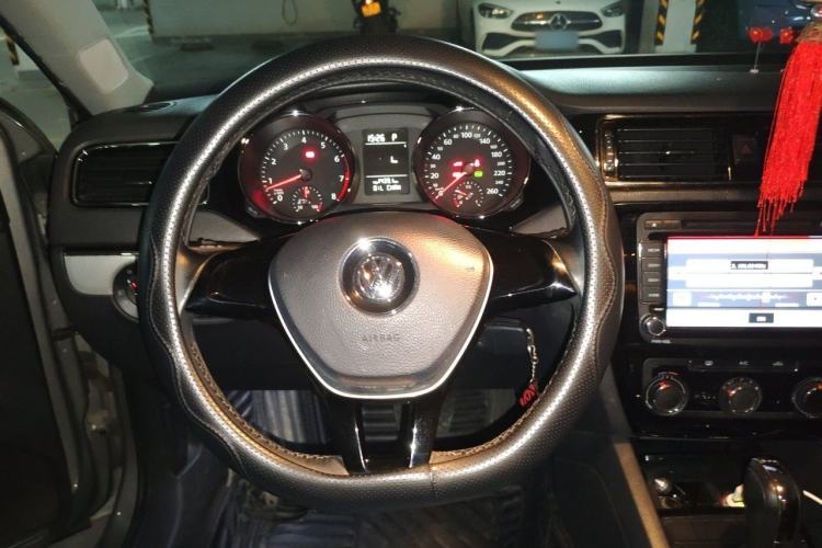 Used Volkswagen Sagitar 2015 230TSI Automatic Comfort Version Steering Wheel