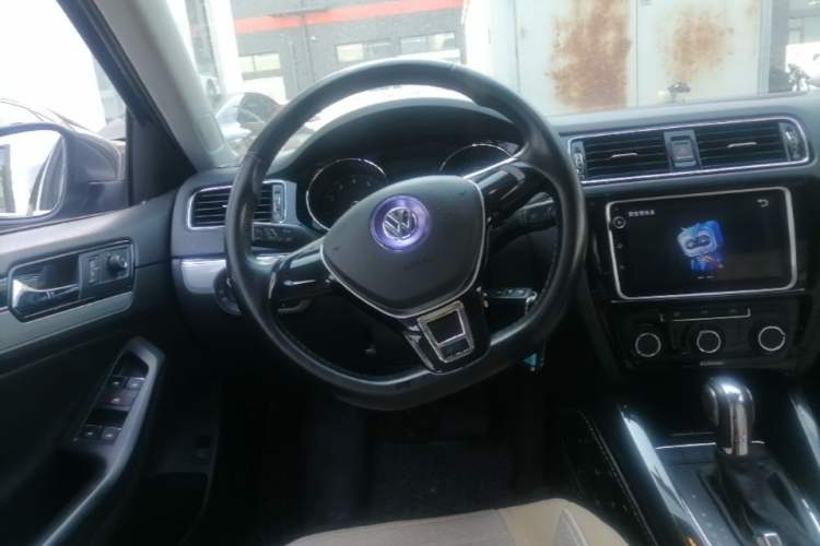 Used Volkswagen Sagitar 2015 1.6L Automatic Comfort Model Steering Wheel