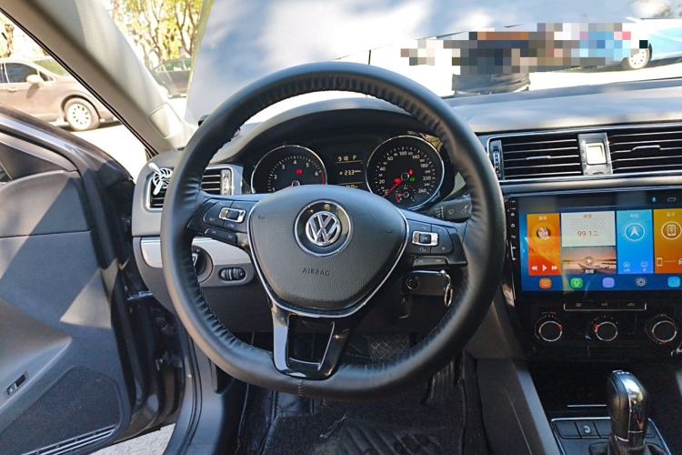 Used Volkswagen Sagitar 2015 230TSI Automatic Comfort Version Steering Wheel