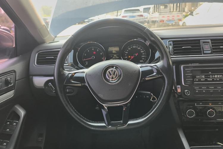 Used Volkswagen Sagitar 2015 1.6L Manual Comfort Model Steering Wheel