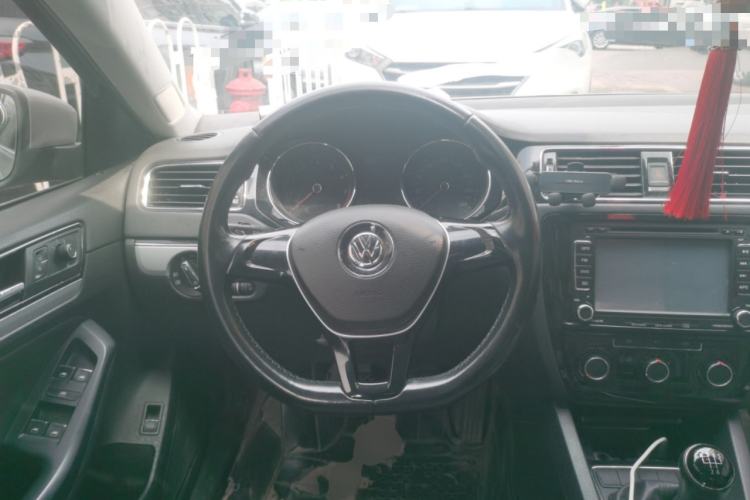 Used Volkswagen Sagitar 2015 1.6L Manual Comfort Model Steering Wheel