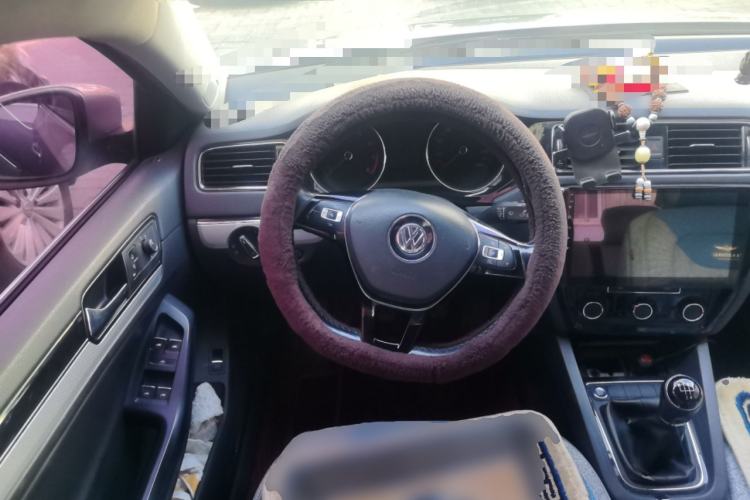 Used Volkswagen Sagitar 2015 1.6L Manual Comfort Model Steering Wheel