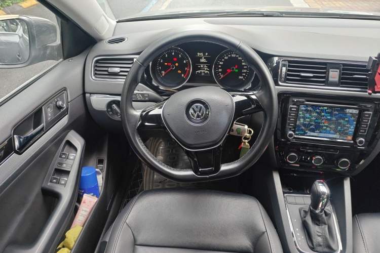 Used Volkswagen Sagitar 2015 1.6L Automatic Comfort Model Steering Wheel
