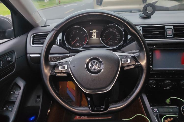 Used Volkswagen Sagitar 2015 230TSI Manual Luxury Edition Steering Wheel