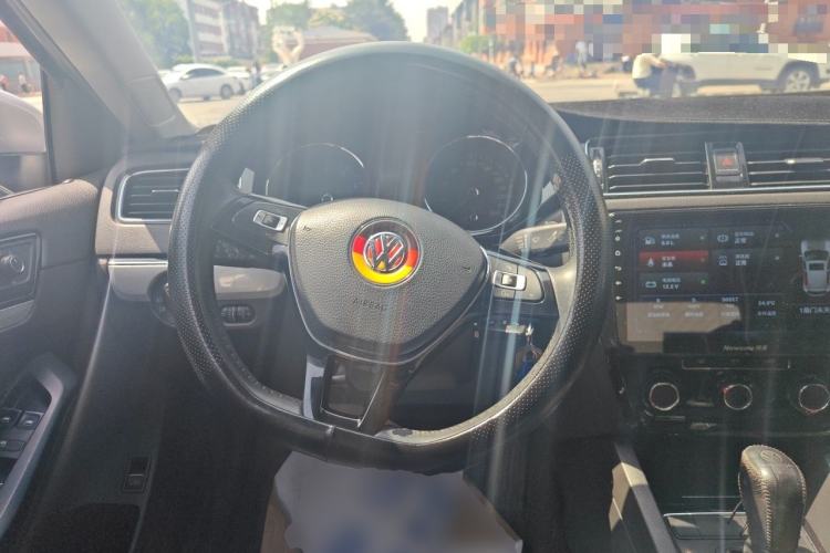 Used Volkswagen Sagitar 2015 230TSI Automatic Comfort Version Steering Wheel