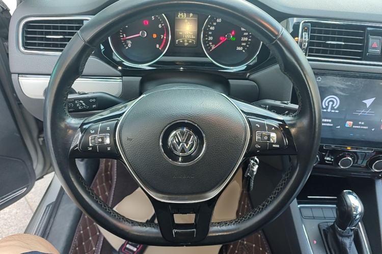 Used Volkswagen Sagitar 2015 1.6L Automatic Comfort Model Steering Wheel