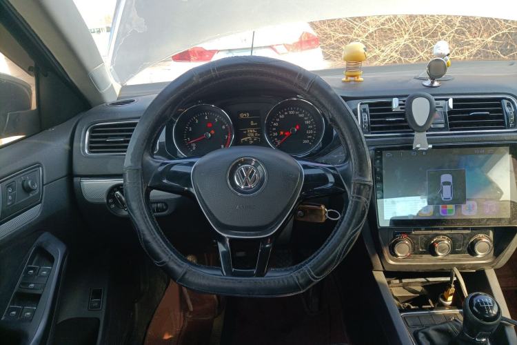 Used Volkswagen Sagitar 2015 1.6L Manual Comfort Model Steering Wheel