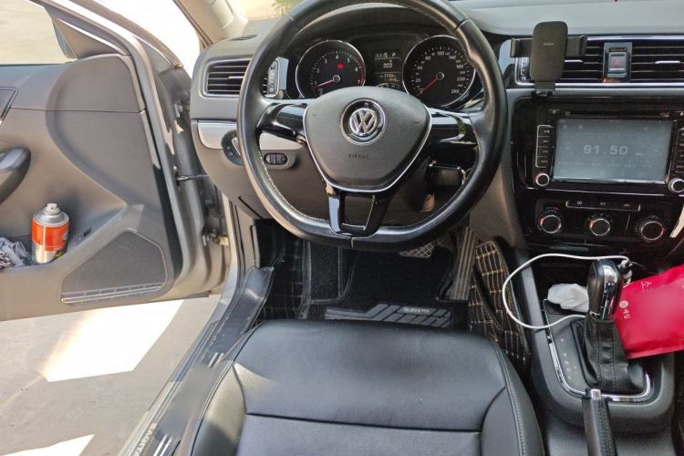 Used Volkswagen Sagitar 2015 1.6L Automatic Comfort Model Steering Wheel