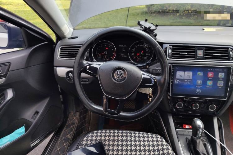 Used Volkswagen Sagitar 2015 230TSI Automatic Comfort Version Steering Wheel