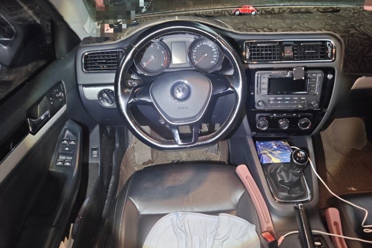 Used Volkswagen Sagitar 2015 1.6L Manual Comfort Model Steering Wheel