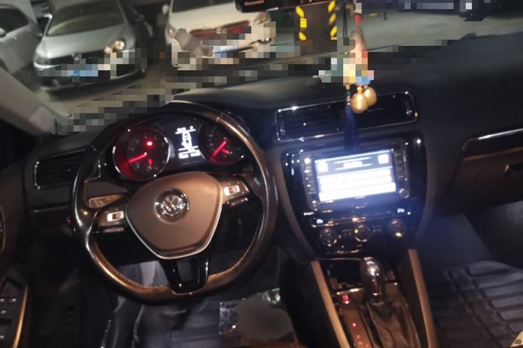 Used Volkswagen Sagitar 2015 230TSI Automatic Luxury Model Steering Wheel