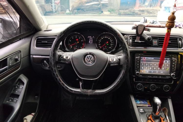 Used Volkswagen Sagitar 2015 230TSI Automatic Luxury Model Steering Wheel
