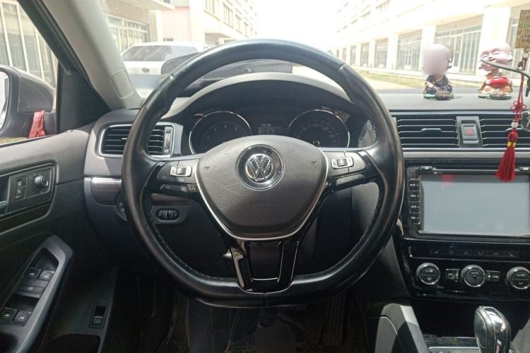 Used Volkswagen Sagitar 2015 230TSI Automatic Luxury Model Steering Wheel