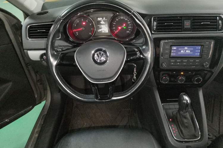 Used Volkswagen Sagitar 2015 1.6L Automatic Comfort Model Steering Wheel
